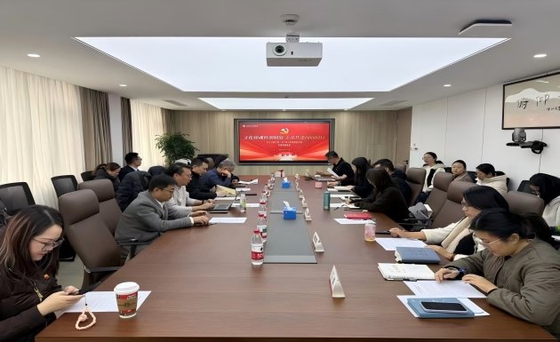 校党委书记杨振斌讲授专题党课