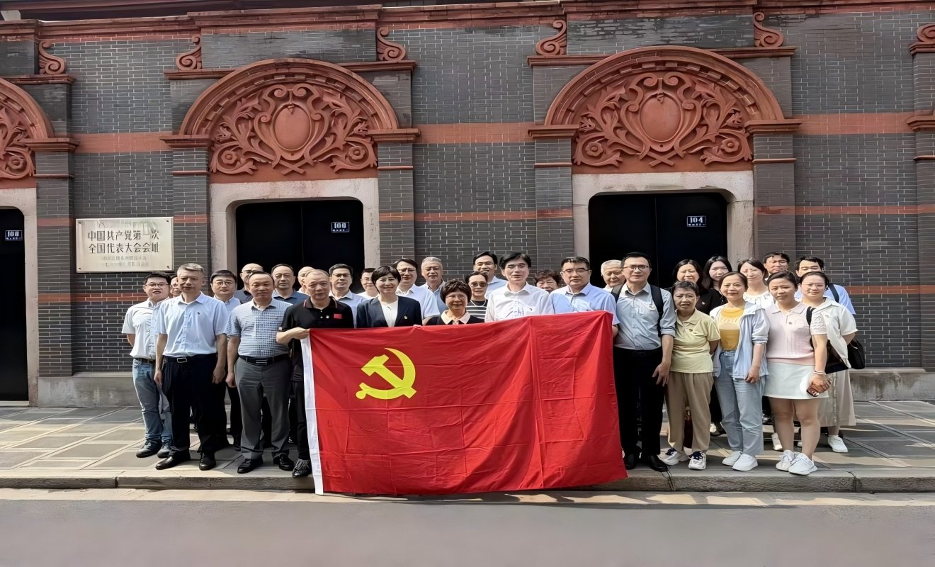 党委副书记蒋宏以《牢固树立和践行正确