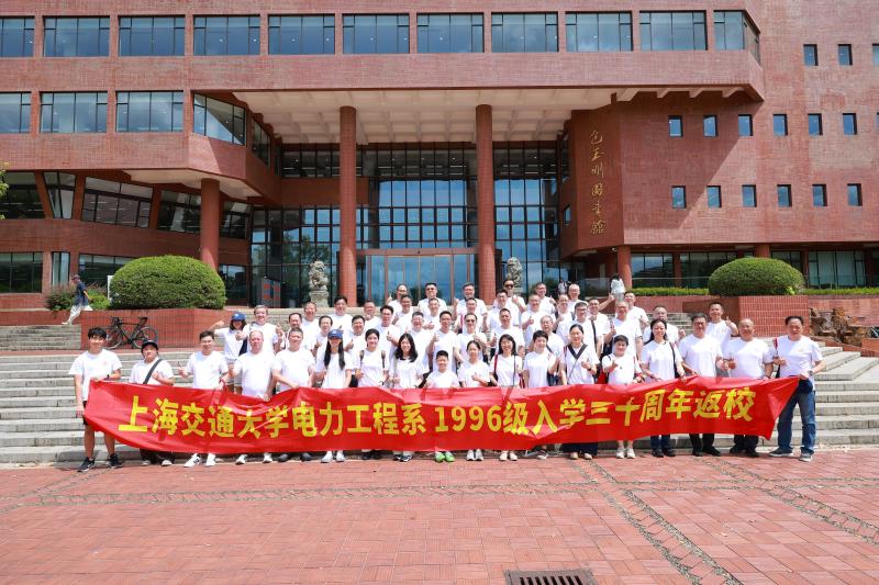 20260815_231045_765.jpg 共叙同窗情谊
